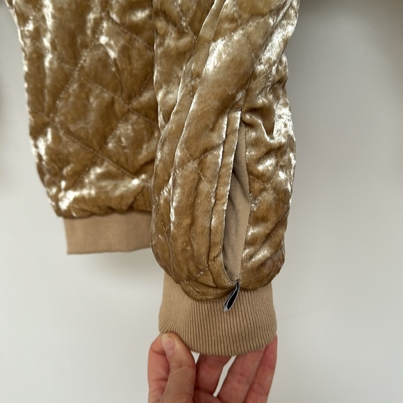 Minti Gold Bomber (5) - Picture 3 of 3